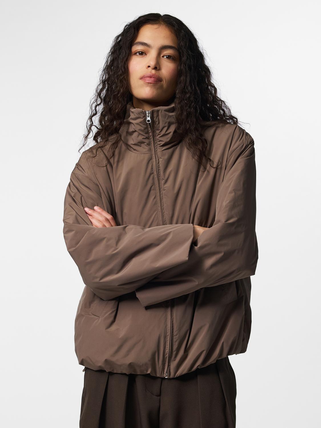 model_shot-front